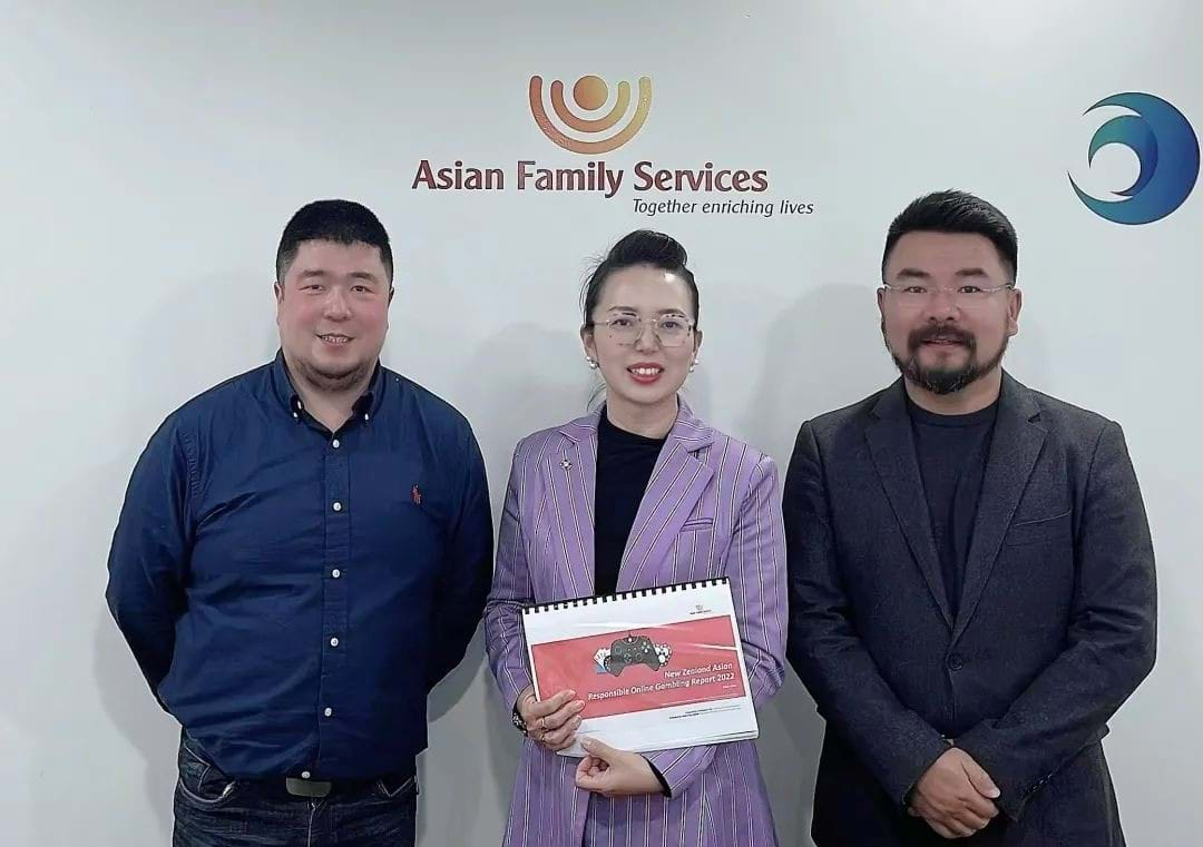 从左往右：AFS研究员、项目主管Bo Ning博士/AFS CEO Kelly Feng/ Trace负责人Andrew Zhu博士